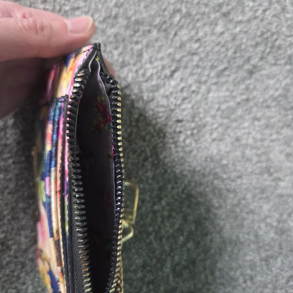 Betsey Johnson Floral Card Holder with Gold Chain - Picture 3 of 3